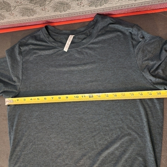 Fabletics Short Sleeve Tee Size S - Picture 8 of 9